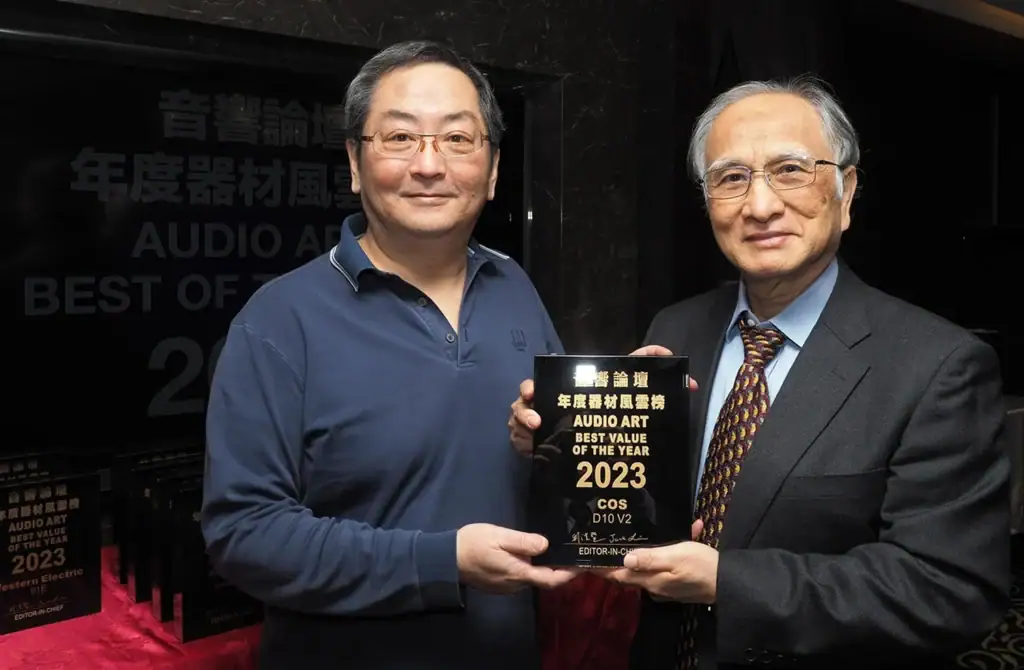 Six Moons sur le switch Cos Engineering S10 01