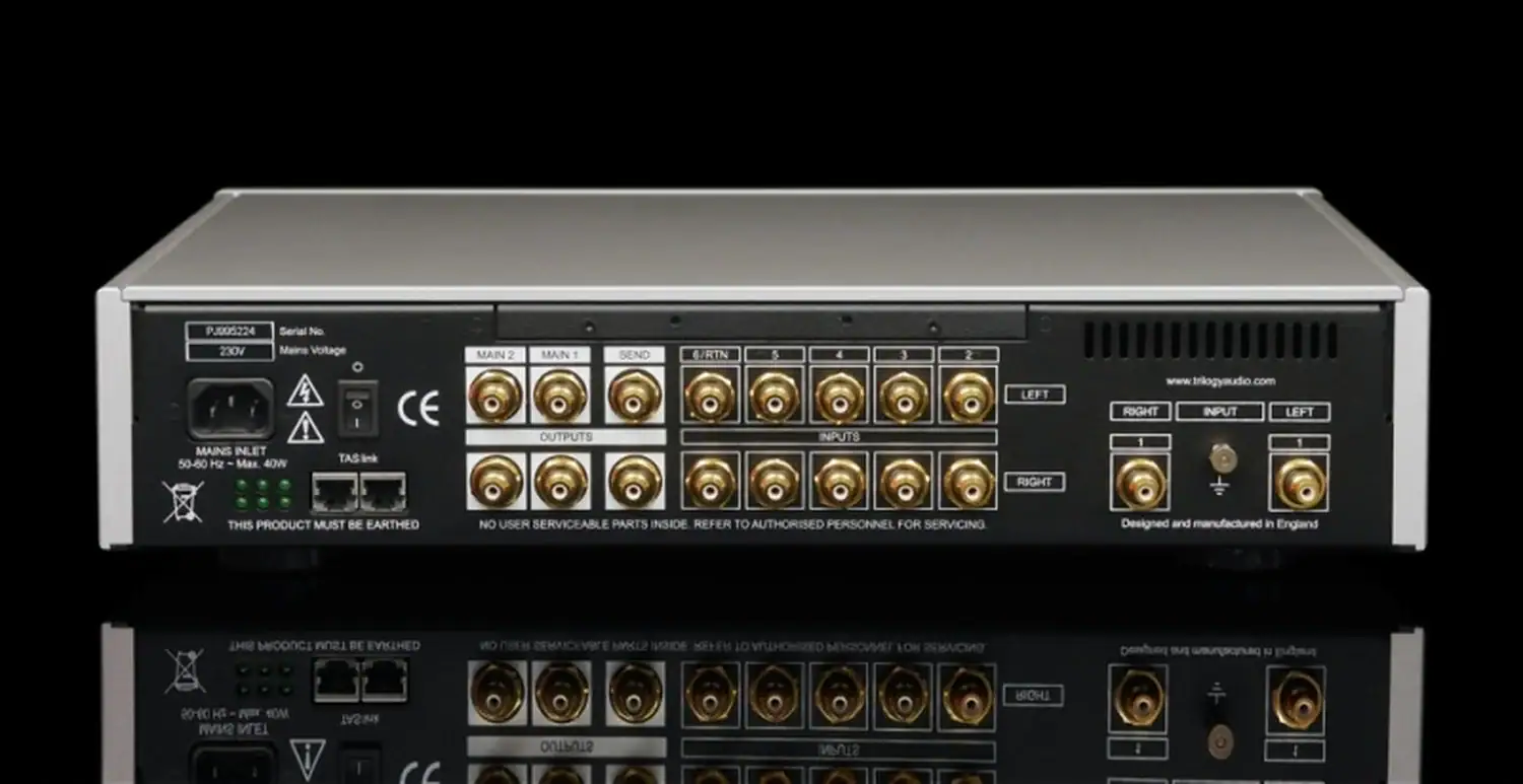 Trilogy Audio préamplificateur 903 vue arrière avec tous les connecteurs