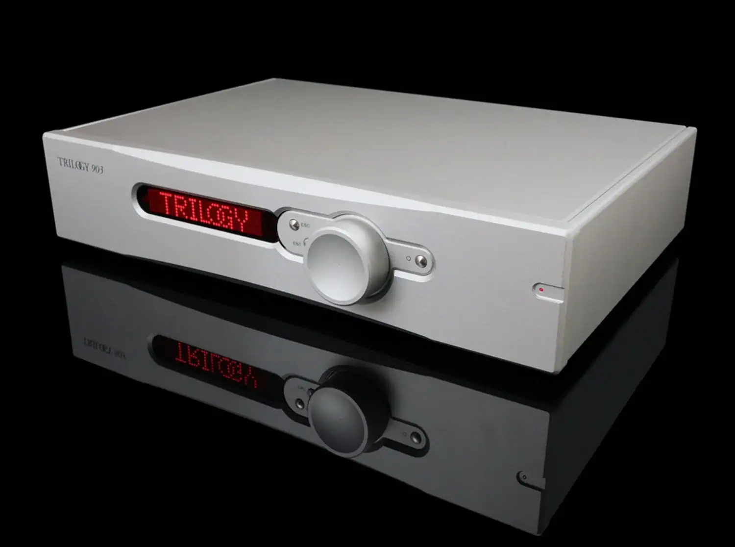 Trilogy Audio préamplificateur 903 vue avant droite sur fond noir brillant