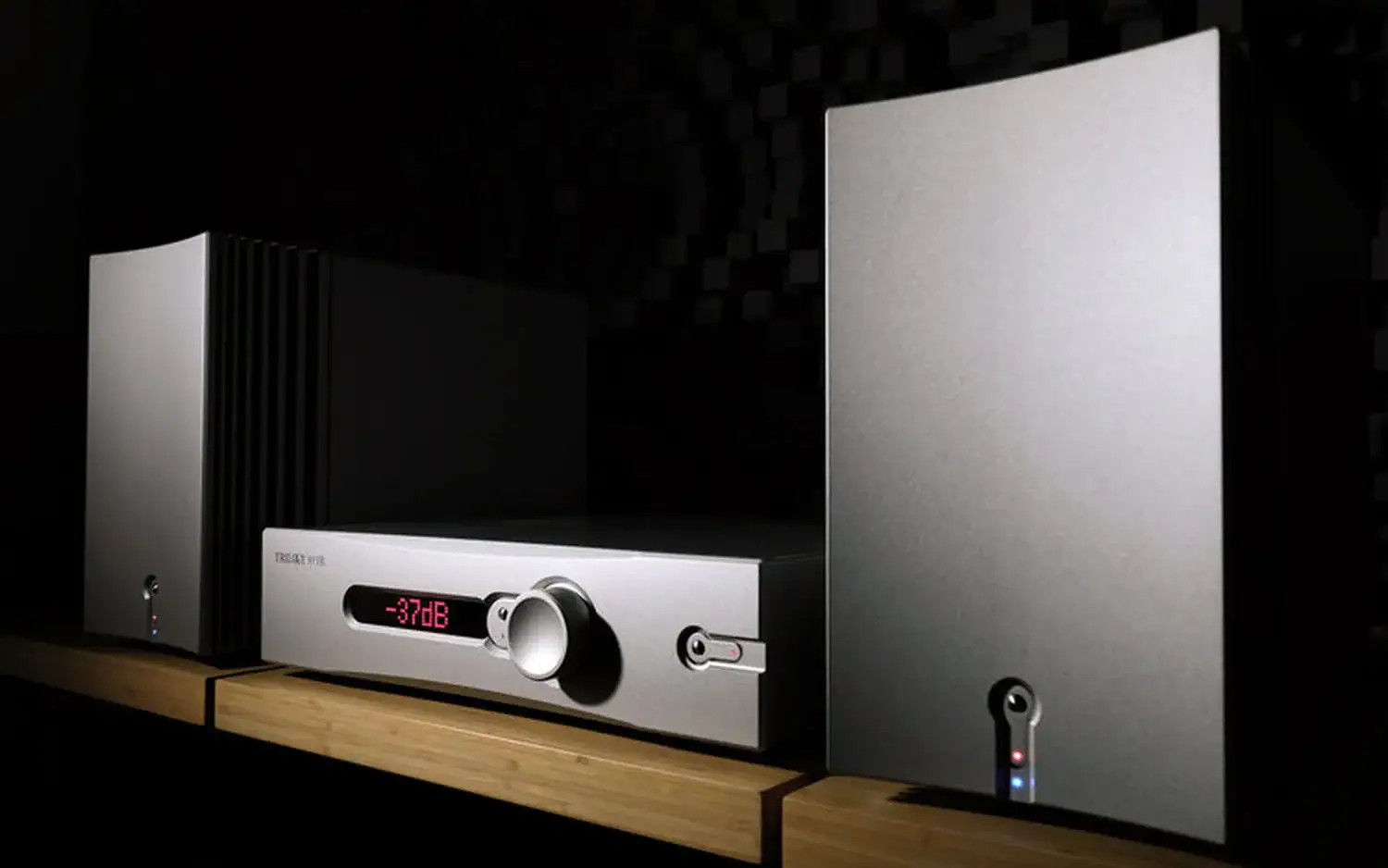 Trilogy Audio amplificateur mono 995R avec le préampli 915R à côté