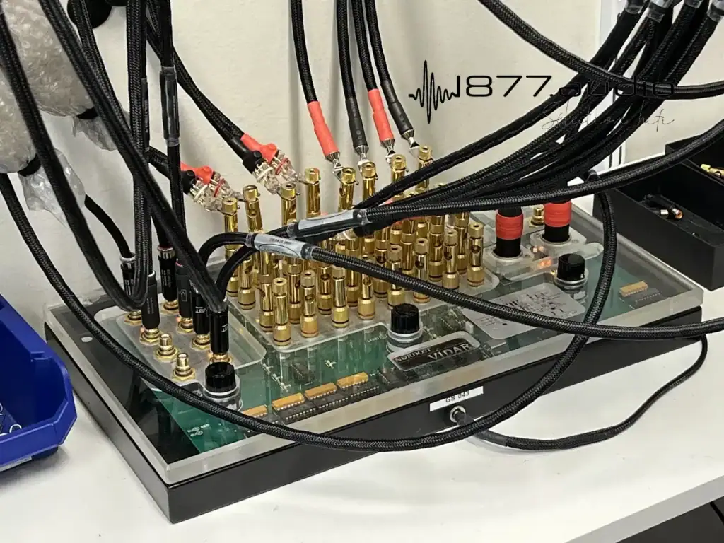 Système de rodage de câbles avec de nombreux connecteurs et câbles