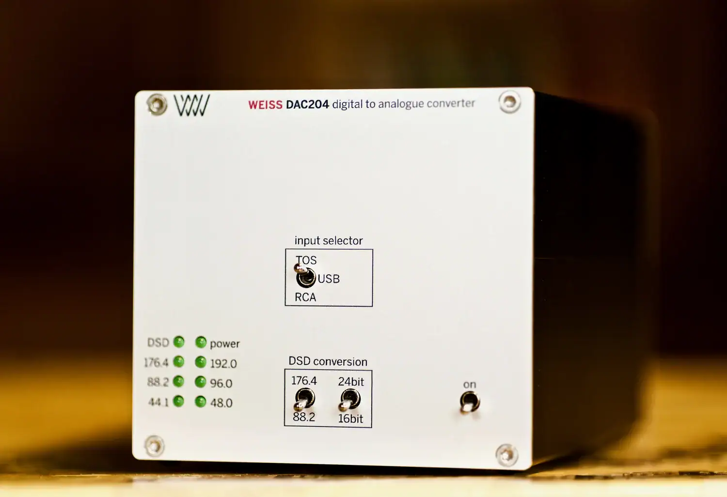 Weiss DAC204 façade avant en gros plan