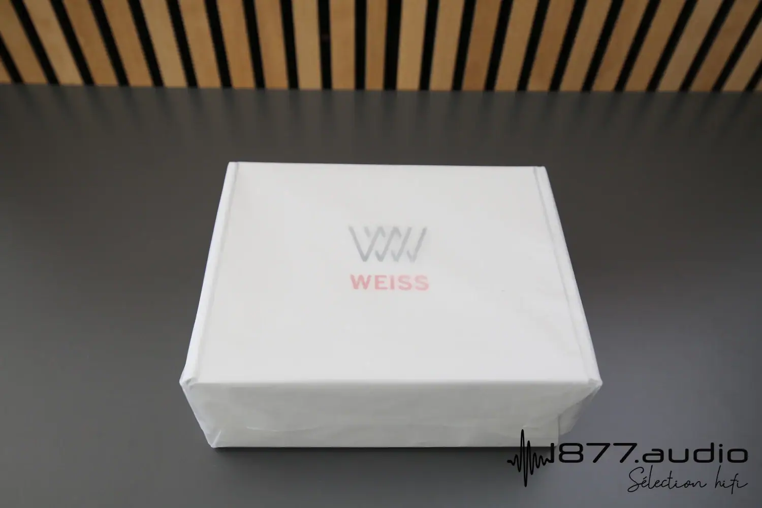 Weiss DAC204 carton d'emballage entouré de papier de soie