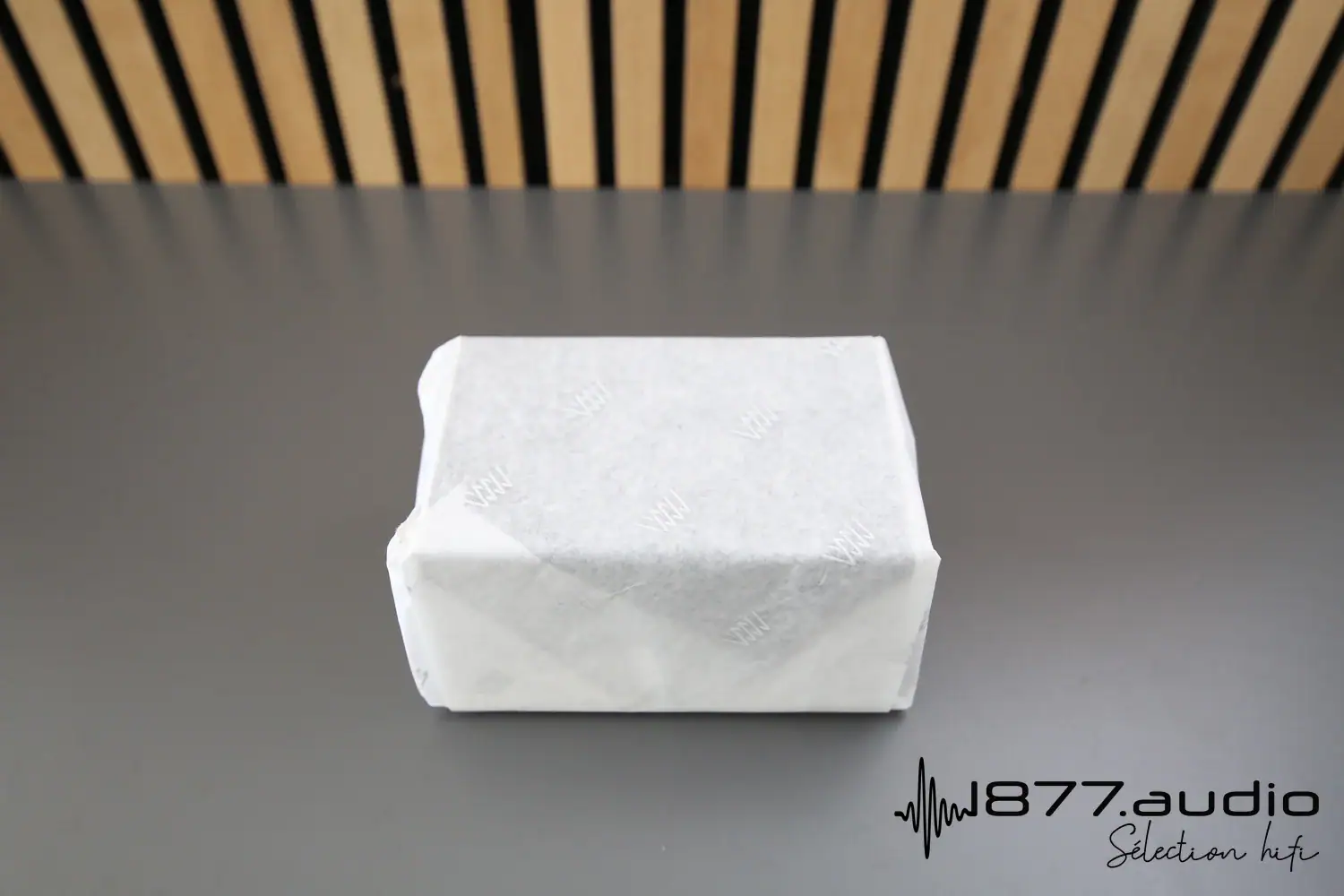 Weiss DAC204 carton d'emballage entouré de papier de soie