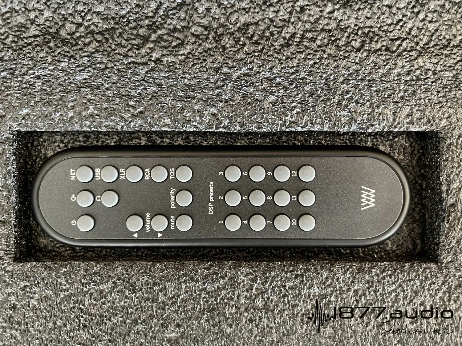 Weiss DAC 501 4CH télecommande vue de dessus