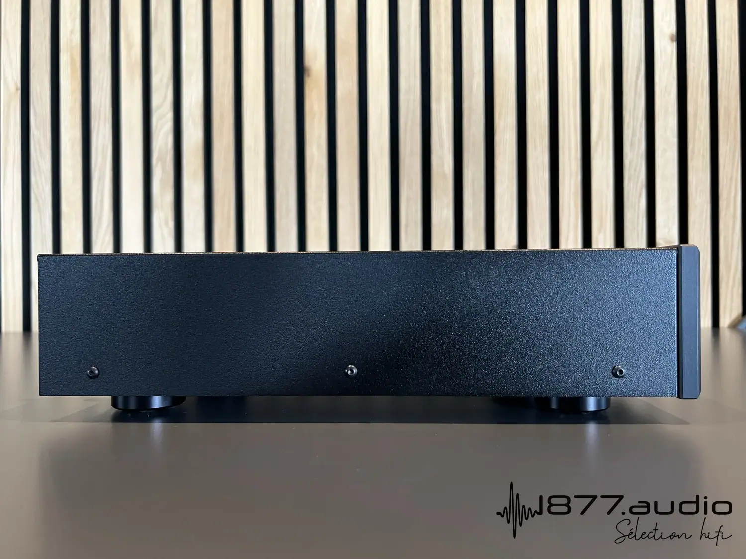 Weiss DAC 501 4CH noir vue latérale