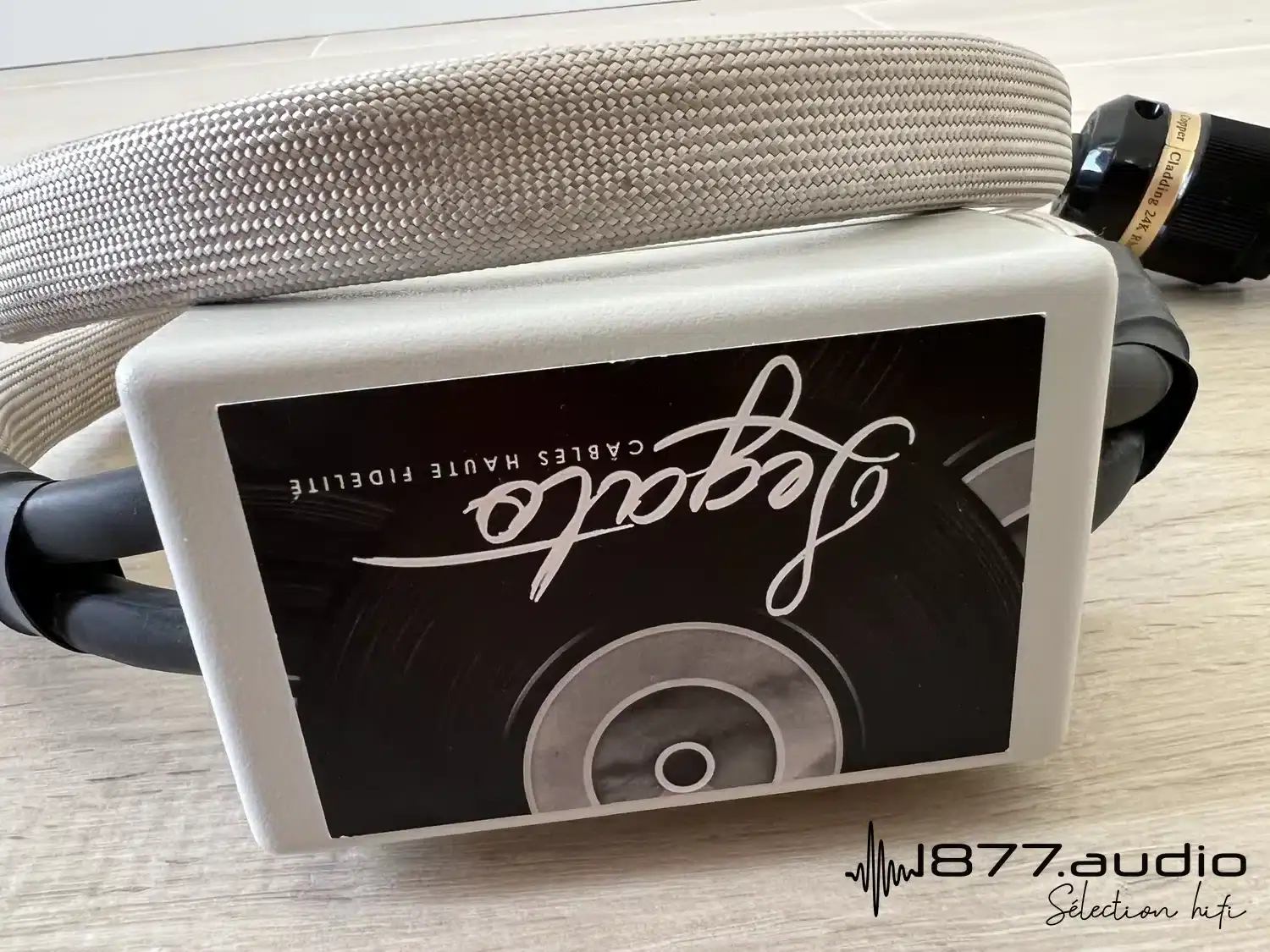 Legato câble alimentation Referenza Superior 160cm zoom sur le boitier