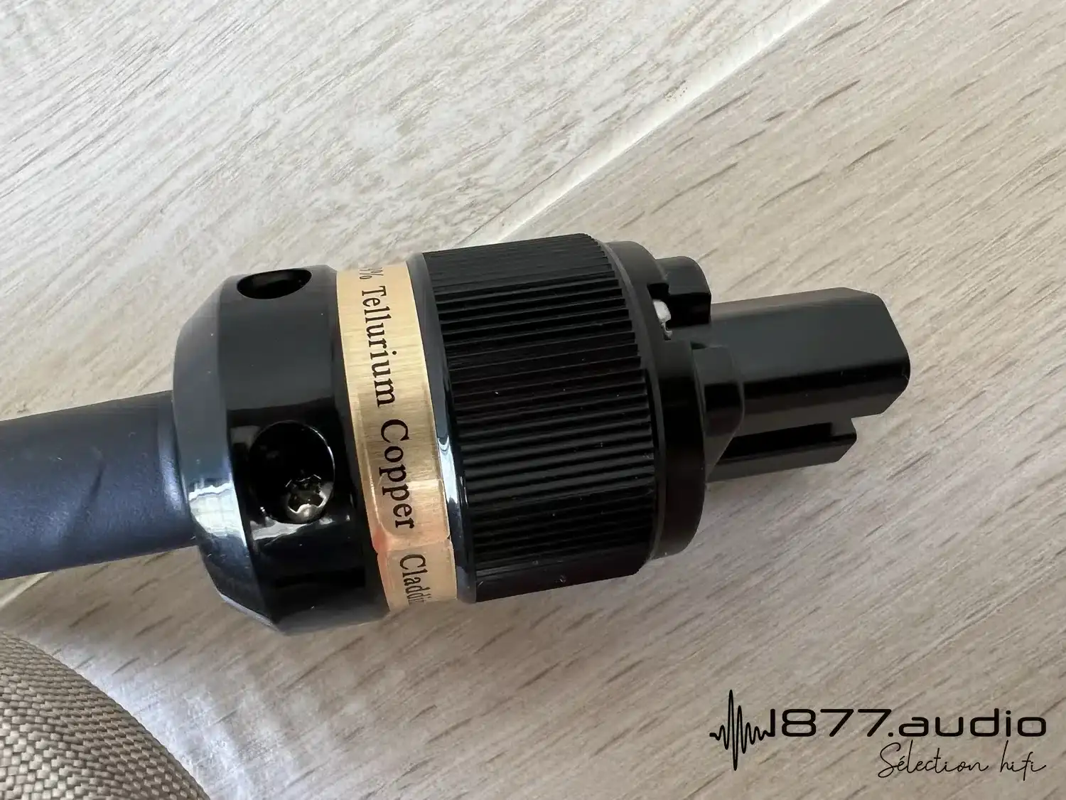 Legato câble alimentation Referenza Superior 160cm zoom sur le connecteur 2