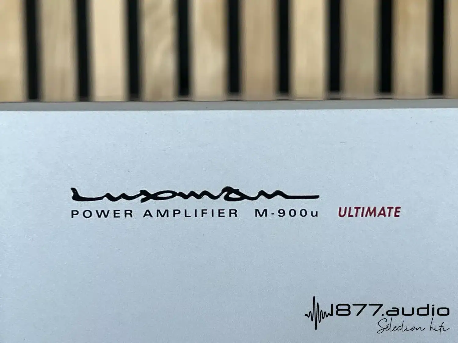 Luxman M-900u face avant avec le détail de la référence du produit