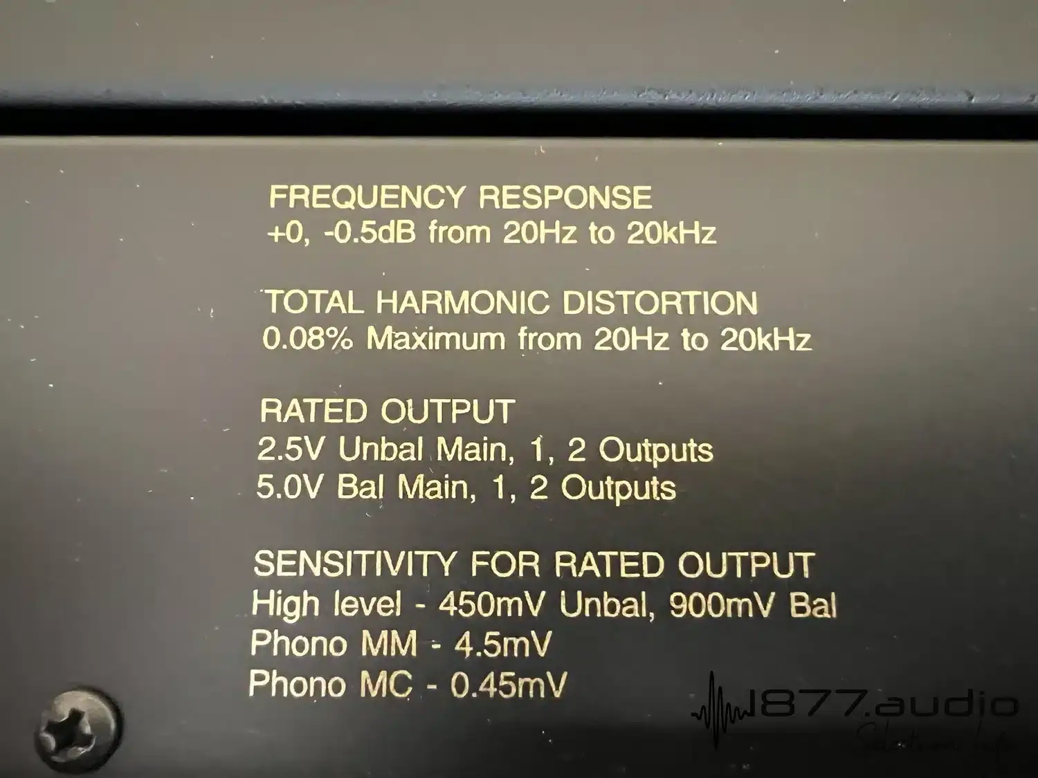 McIntosh C2600 zoom sur la plaque d'informations 1