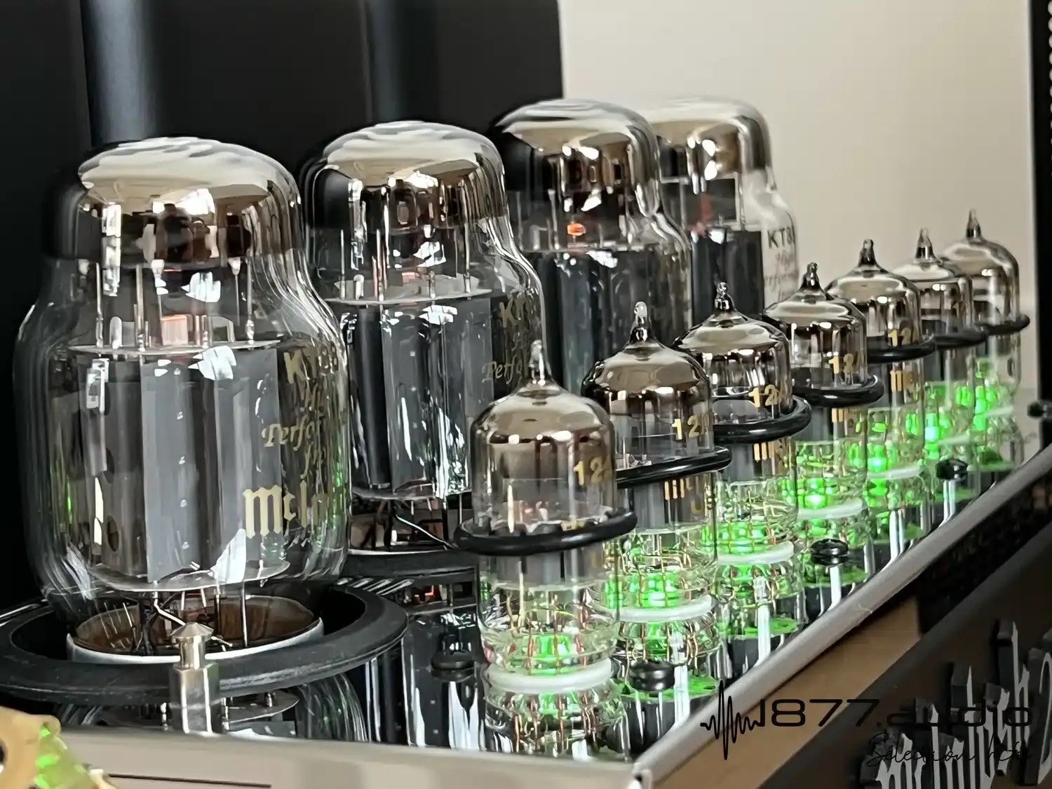 McIntosh m275 MKVI zoom sur les tubes éclairés