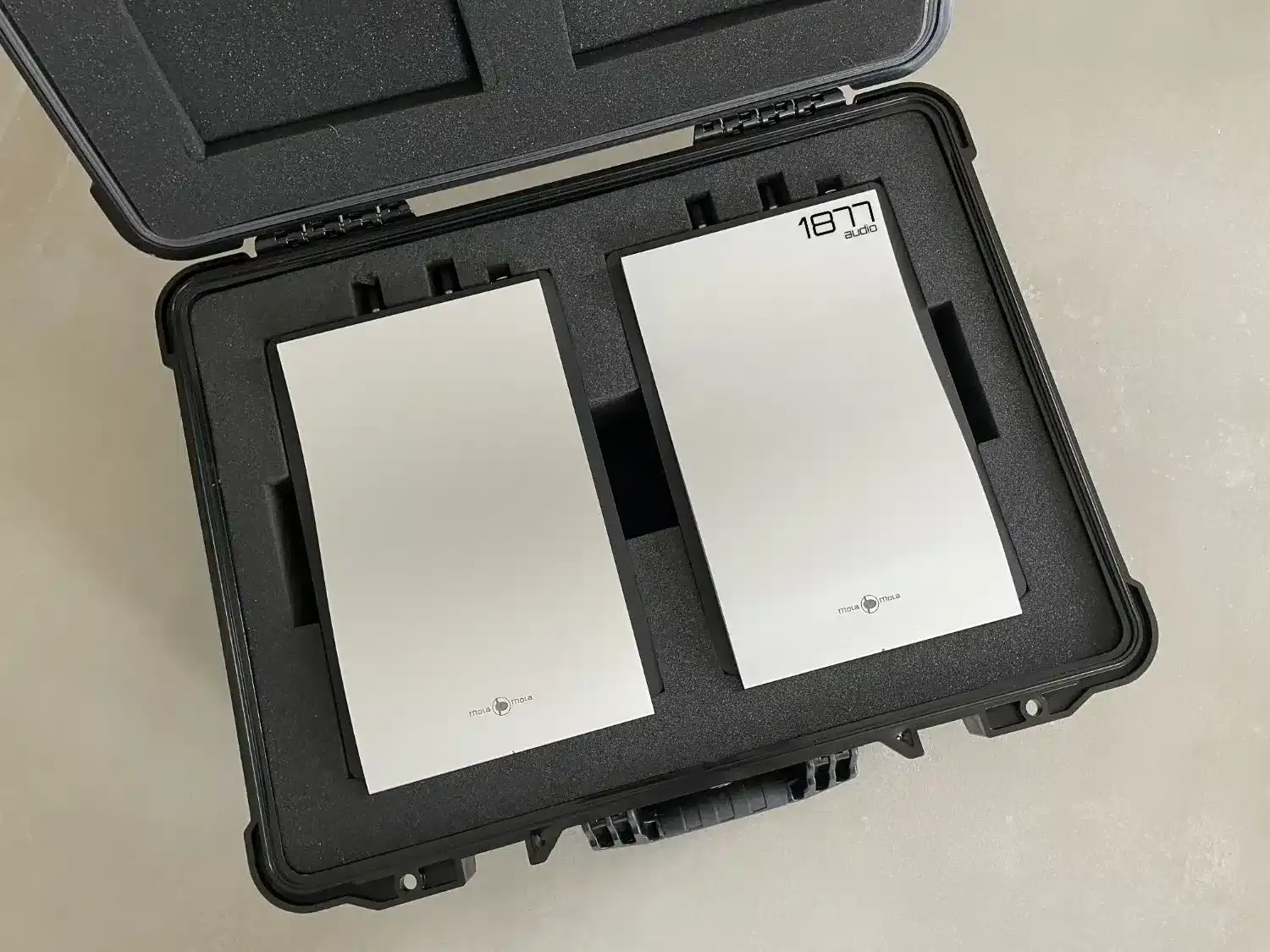 Mola-Mola Kaluga flight-case plastique ouvert