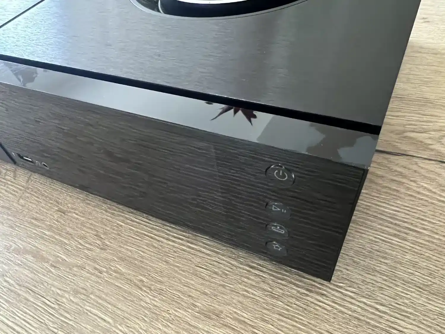 Naim Unity Nova vue de l'angle abîmé 2