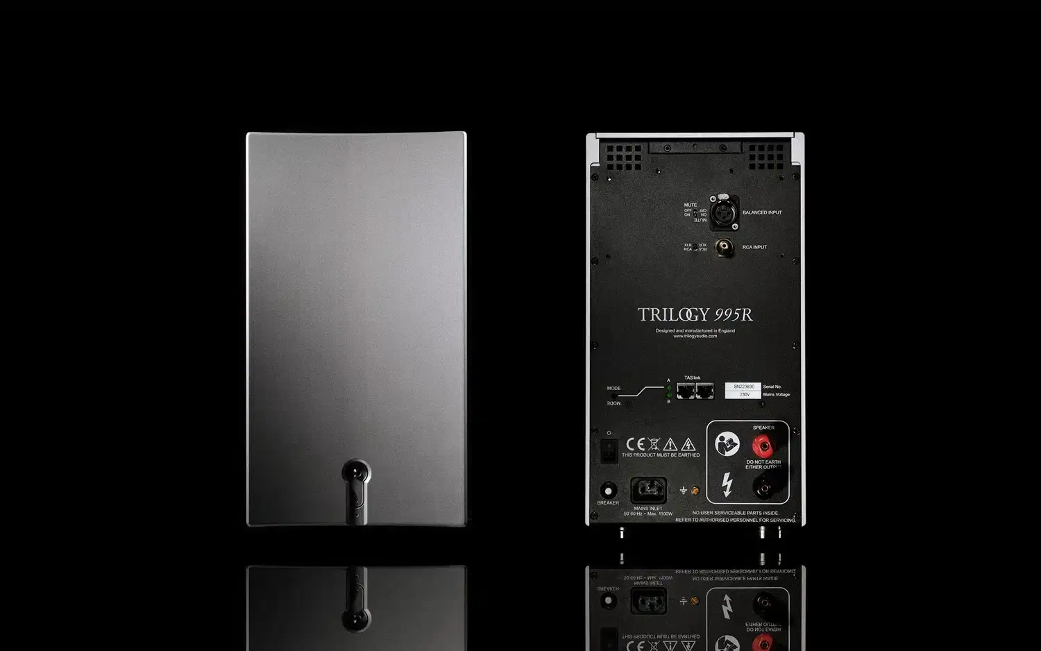 Trilogy Audio amplificateur mono 995R la paire, l'un en vue de face et l'autre de vue 'arrière