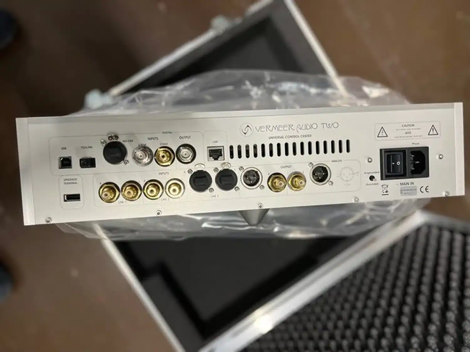 Vermeer Audio Two face arrière dans son flight case