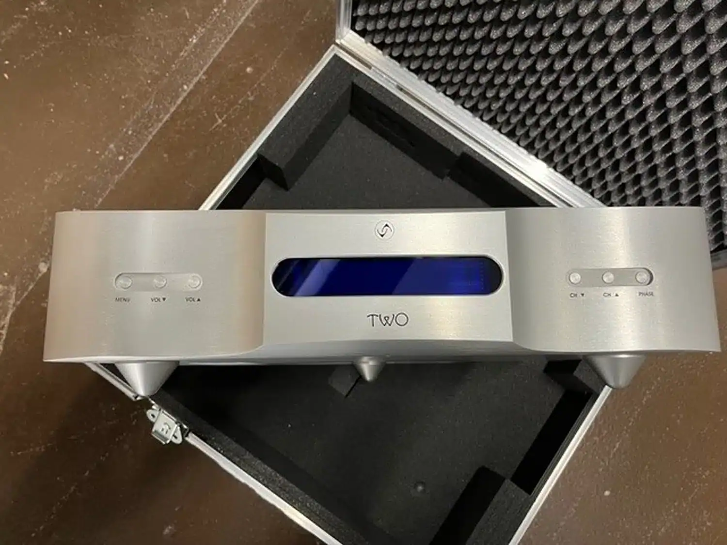 Vermeer Audio Two face avant dans son flight case 2