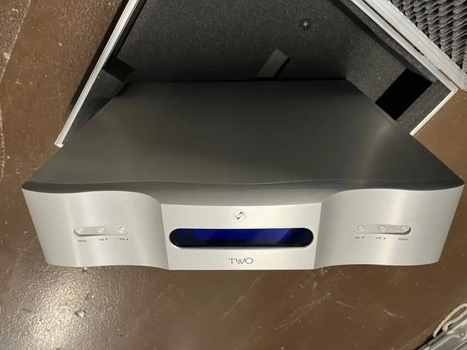 Vermeer Audio Two face avant dans son flight case