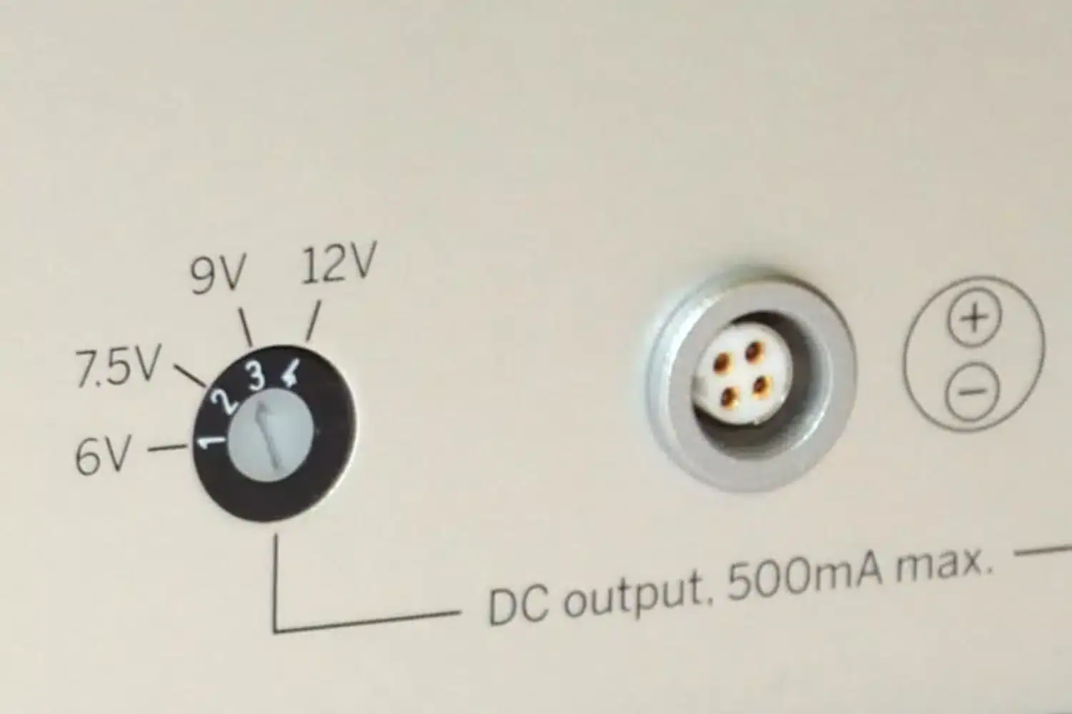 Weiss PSU102 détail des réglages de la tension de sortie