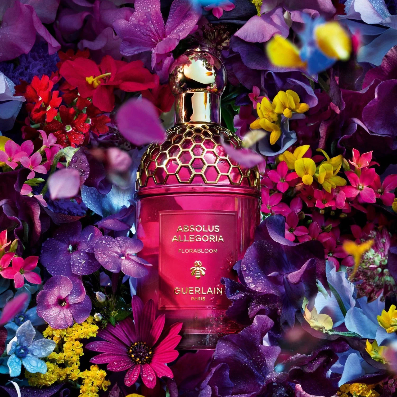 discover florabloom absolu, an enchanting bouquet of flowers in the moonlight.
