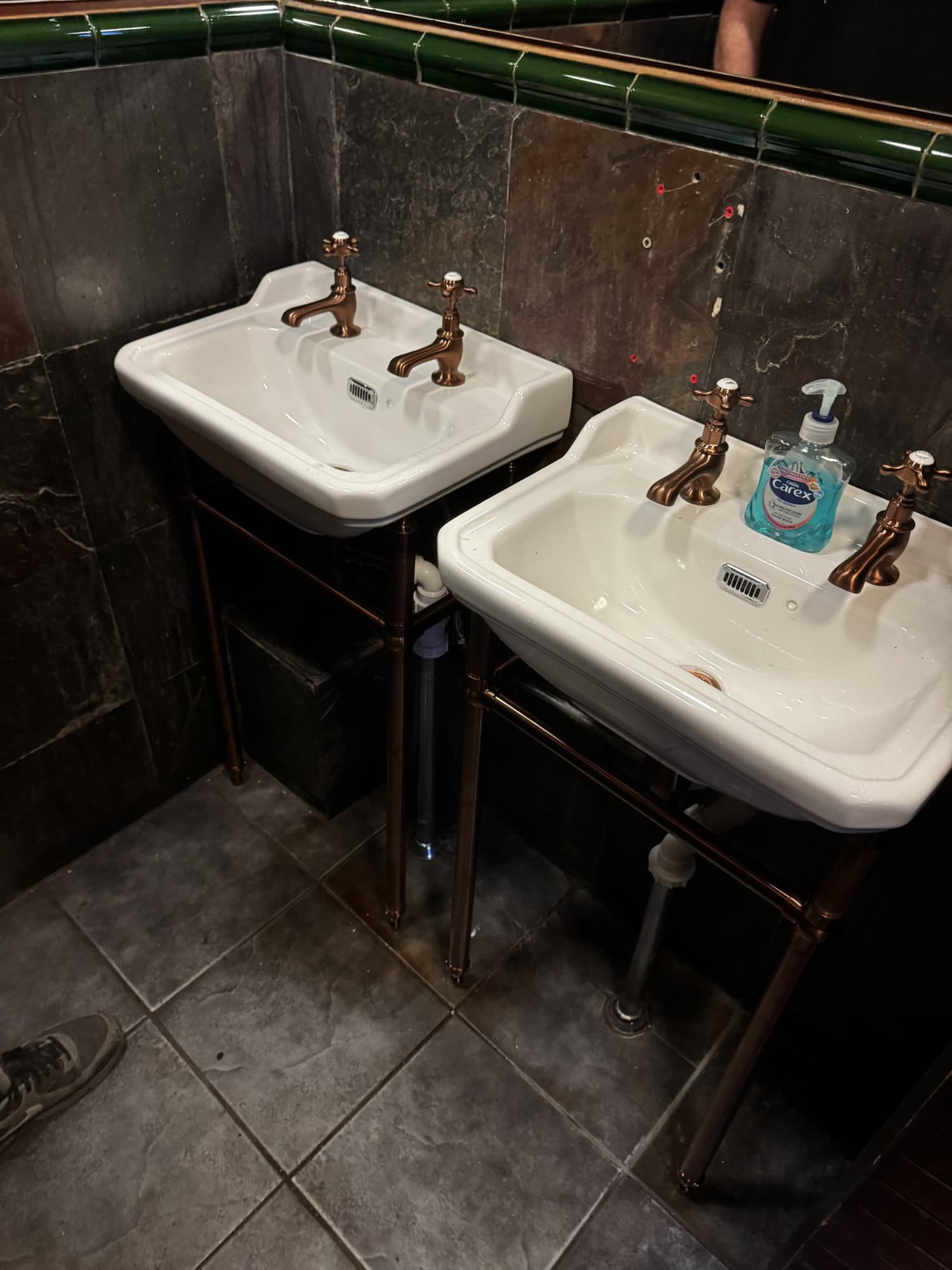 Ben Nevis Bar Glasgow Finnieston sink and taps installed.