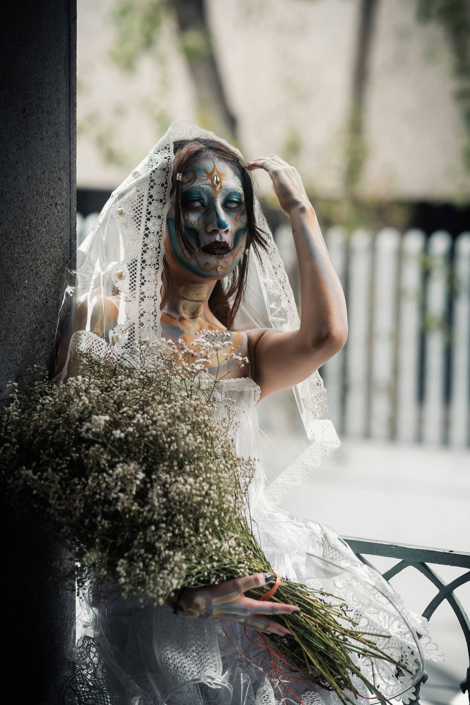 Halloween look zombie bride