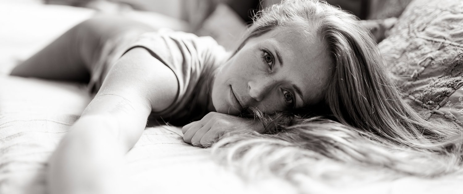 Available Light Portrait am Morgen fotografiert mit 35mm Brennweite Canon EOSR & EF 35mm f/1.4l ii usm