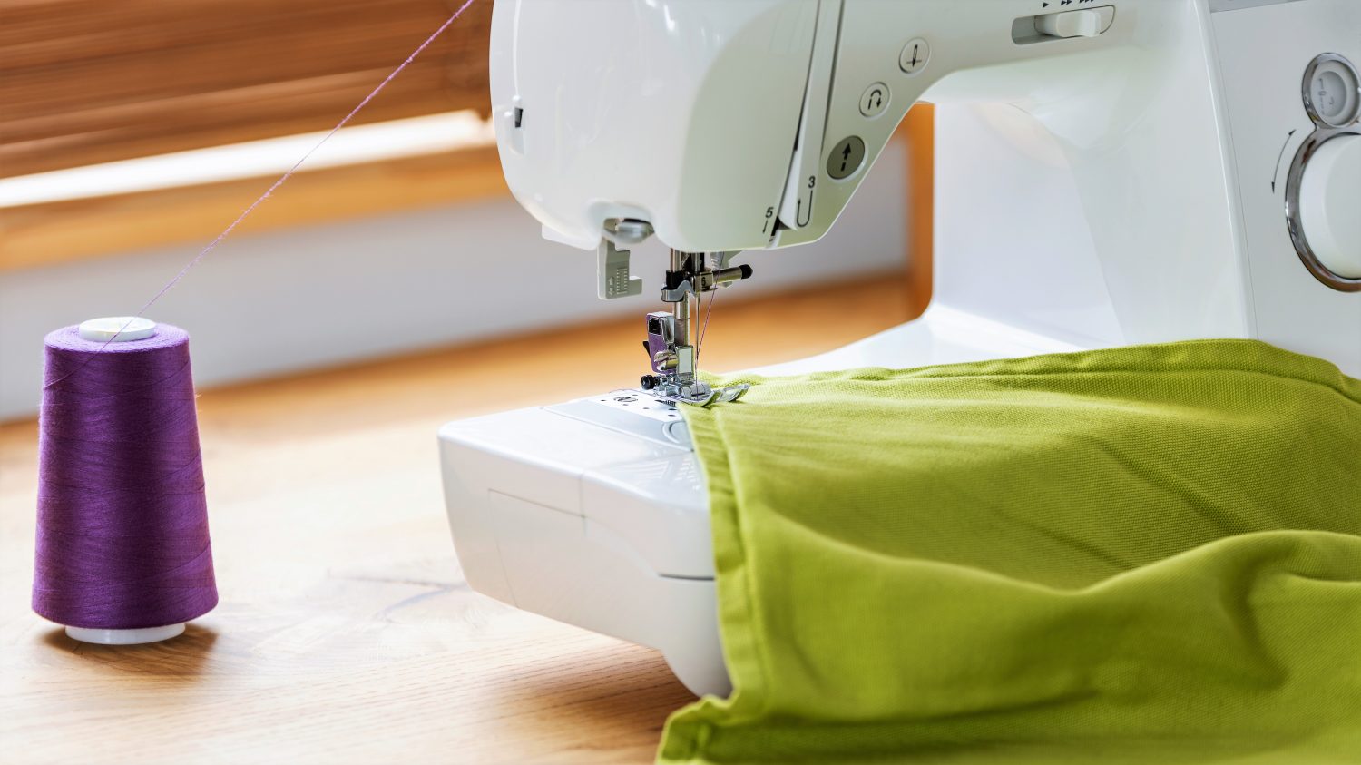maszyna do szycia zielony materiał