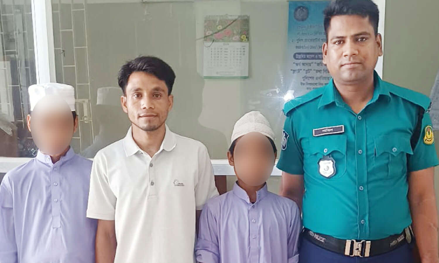 রাজশাহী মহানগরীতে পথহারা দুই মাদ্রাসা ছাত্রকে উদ্ধার করে পরিবারের নিকট হস্তান্তর ঘটনায় রাজপাড়া থানার অফিসার ইনচার্জ ও লক্ষ্মীপুর পুলিশ বক্সের ইনচার্জ প্রশংসনীয় 