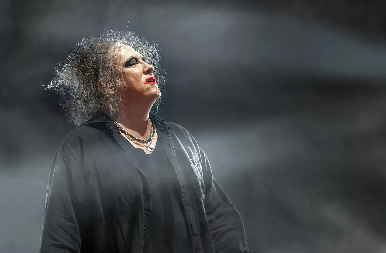 Robert Smith en concert avec The Cure, incarnation du goth rock et de la cold wave