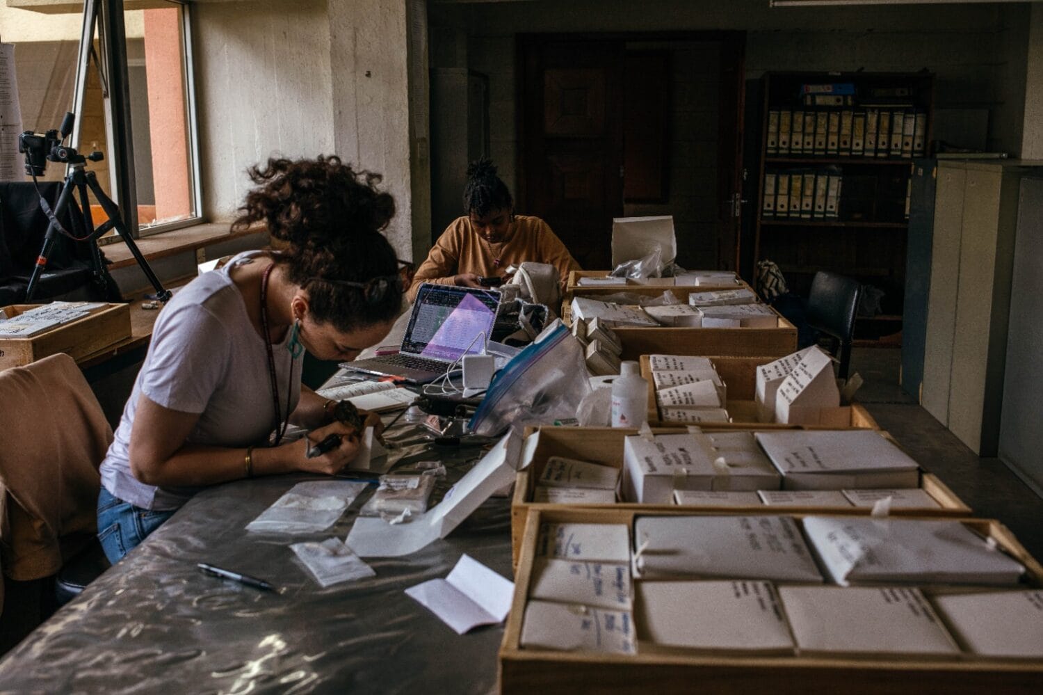 Madeleine Kelly working. Photo Credit: Kang-Chun Cheng