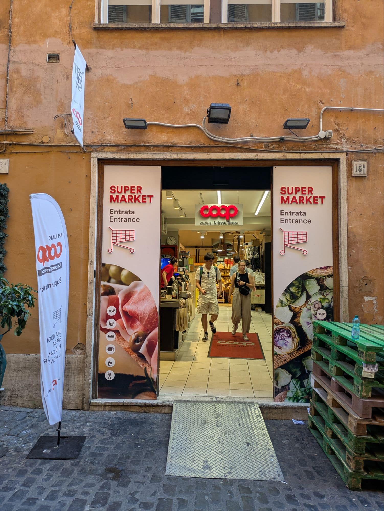 イタリア1人旅/女一人旅/南イタリア/ツアー参加/1人参加/ローマ自由行動/HISツアー/ナヴォーナ広場近く/COOP