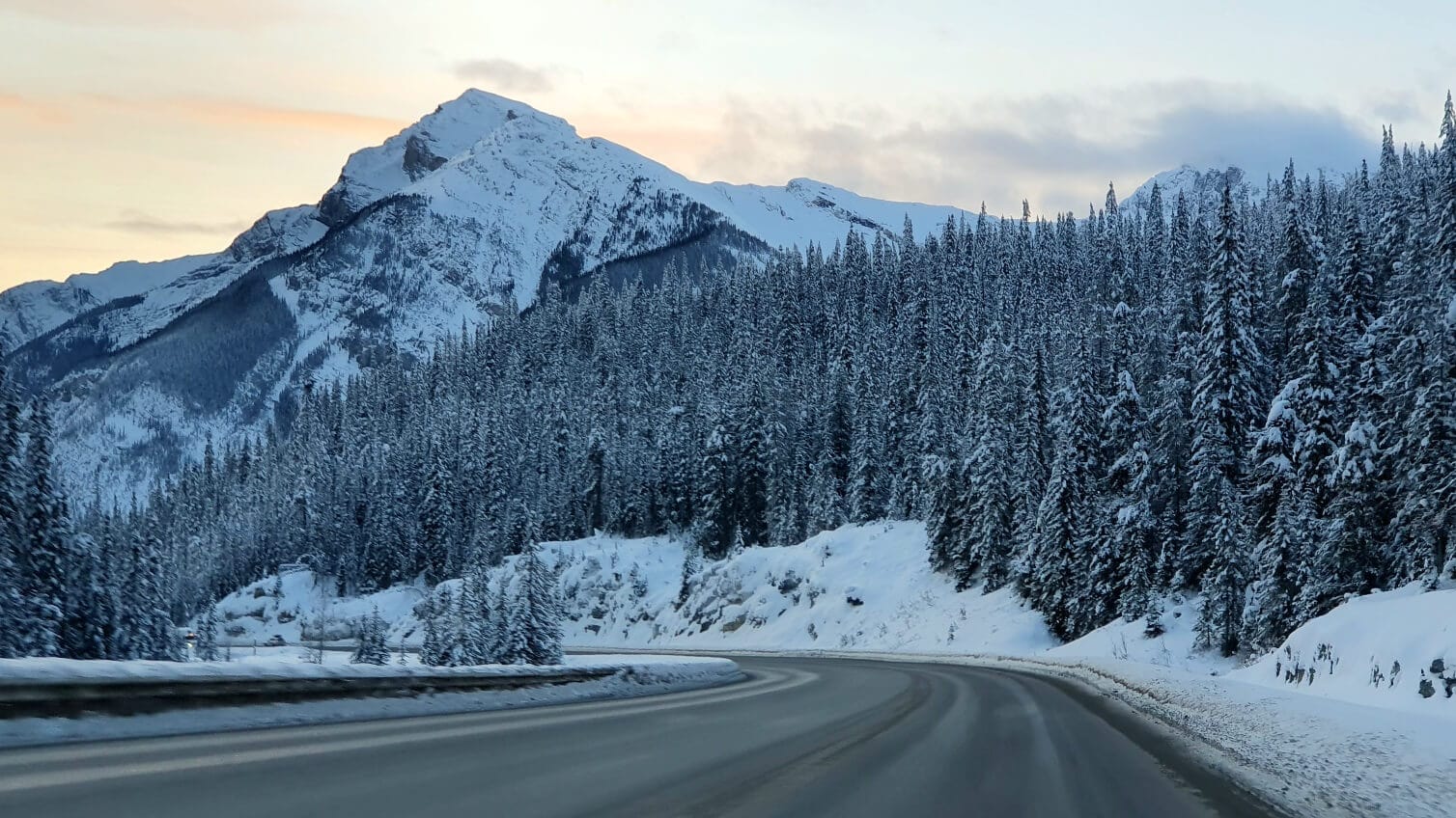 Winterlandschaft in den Rocky Mountains in Kanade