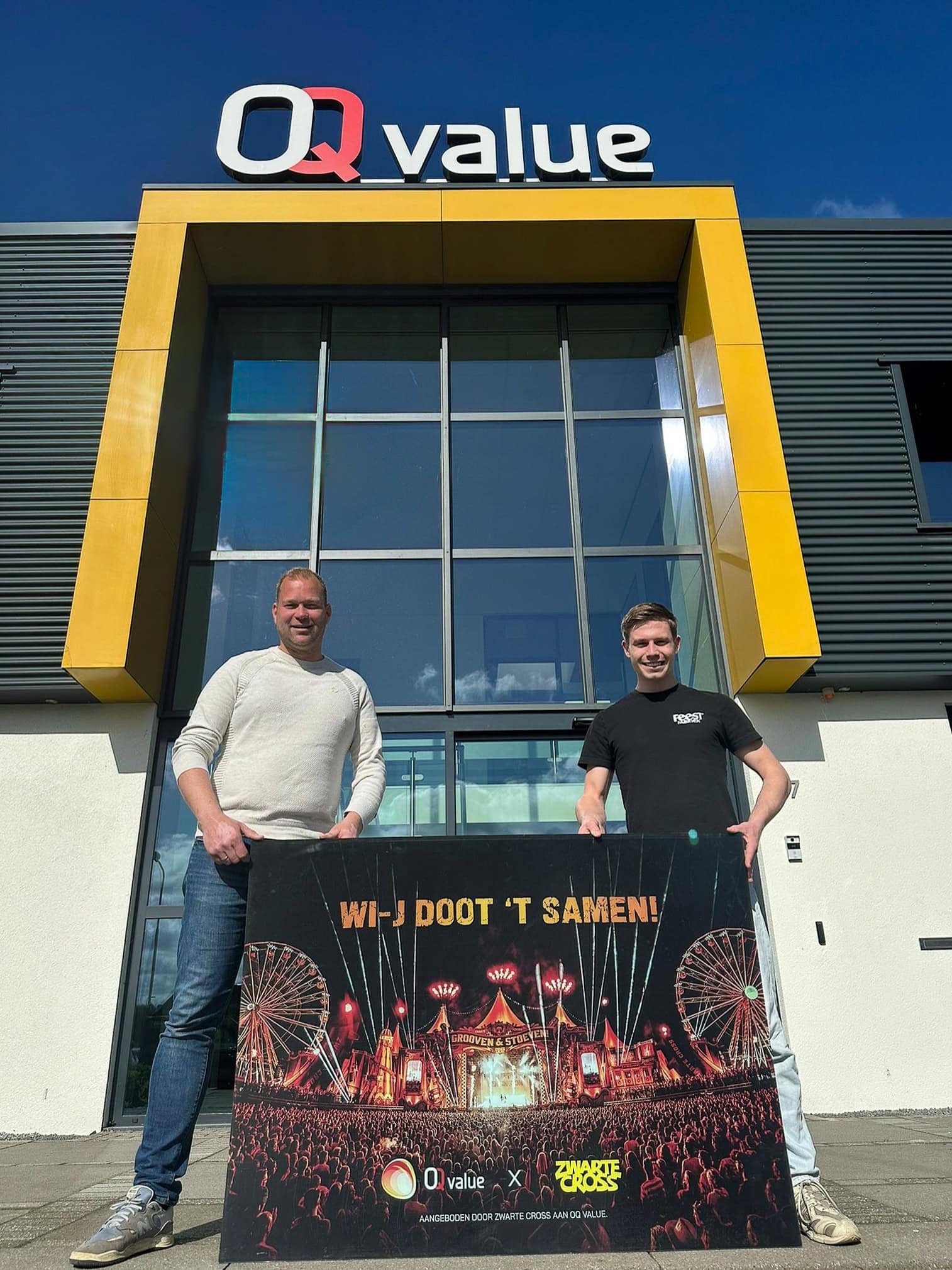 Zwarte cross lichtenvoorde mural overhandiging
