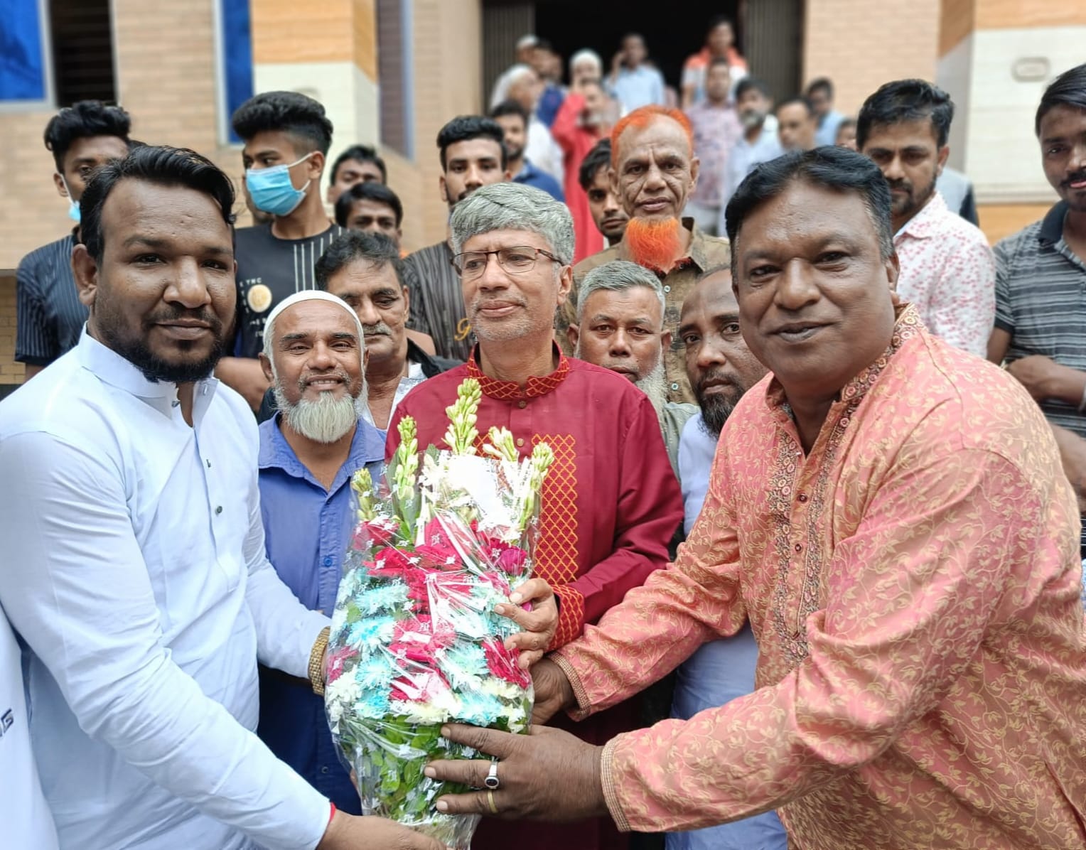 ঢাকা-০৫ হারুনর রশিদ মুন্নাকে শুভেচ্ছা জানান যাএাবাড়ী থানা আওয়ামী মৎস্য জীবি লীগের নেতাকর্মীরা