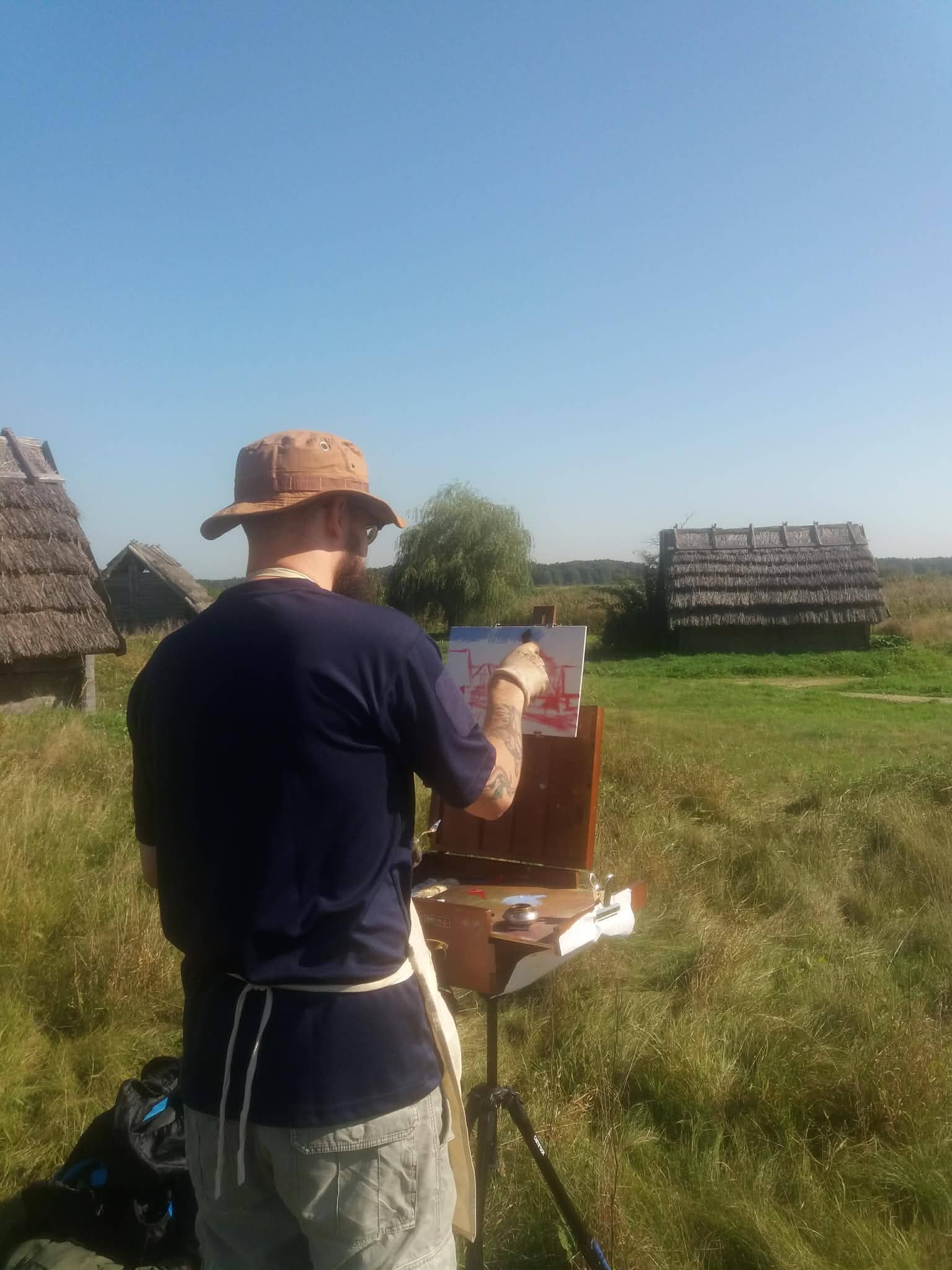 Andrea Bocedi using a Jack Richeson Sienna All-in-One Pochade Box for plein air painting in Poland