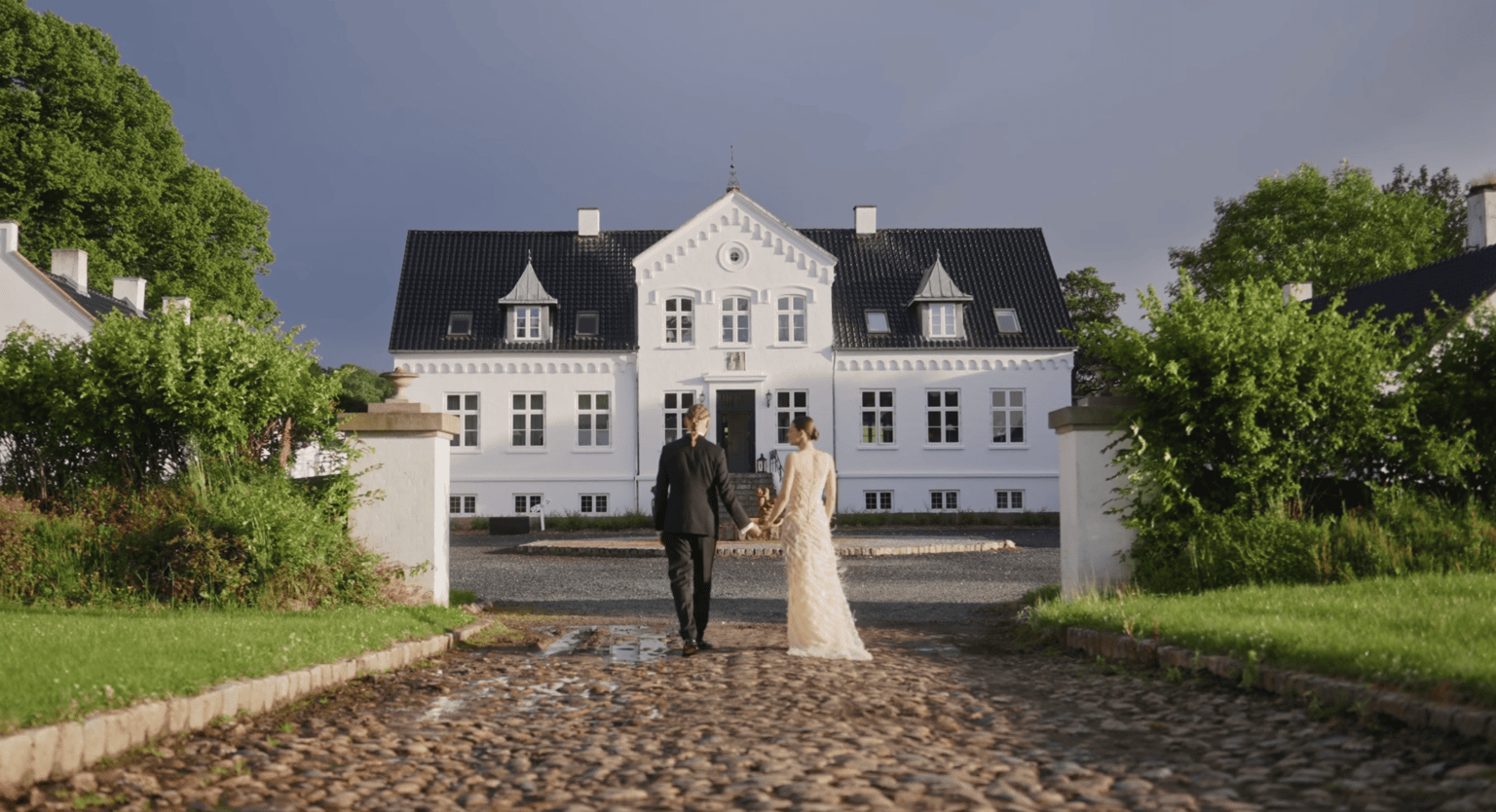 couple love in villa