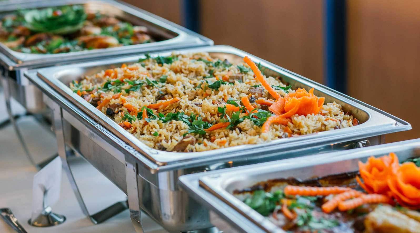 Catering-Service vom Restaurant Finest Lezzet in Düsseldorf mit mediterranen Spezialitäten für Events, Hochzeiten, Businessmeetings und private Feiern, inklusive Live-Cooking und Brunch-Angeboten.