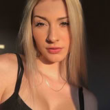 Ontmoet Maribel: ondeugende moeder zoekt avontuur