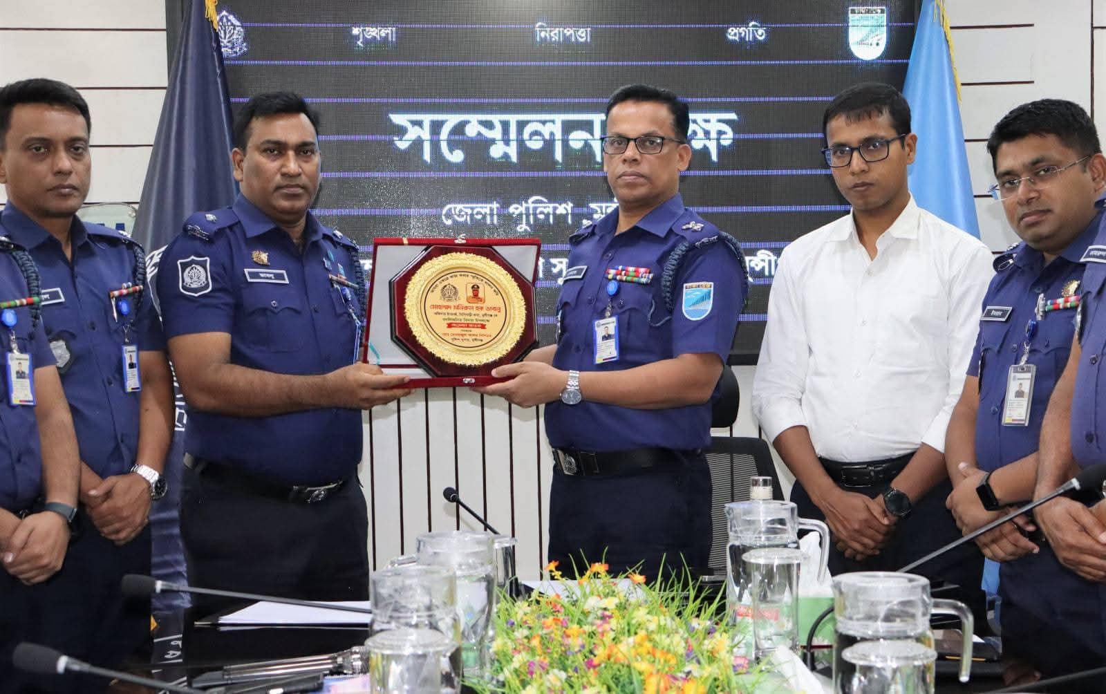 মুন্সীগঞ্জে দুই পুলিশ পরিদর্শকের বদলিজনিত বিদায় সংবর্ধনা অনুষ্ঠিত
