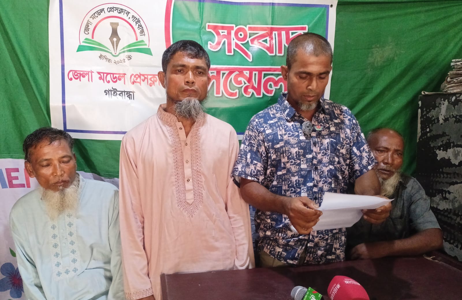 পলাশবাড়ীর রাইগ্রামে মামলা করায় বাদীকে প্রাণনাশের হুমকি: সংবাদ সম্মেলনে নিরাপত্তা চাইলেন ভুক্তভোগী