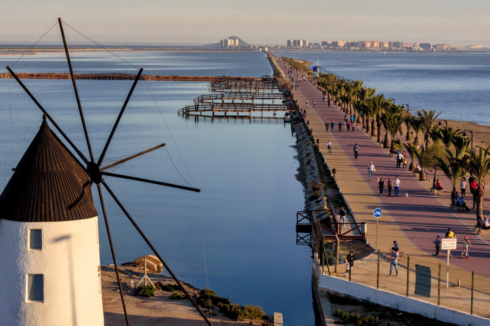 La Comunidad pone en marcha el ‘Aula del Mar Menor’ para concienciar a alumnos de Primaria y Secundaria en el respeto a la laguna salada