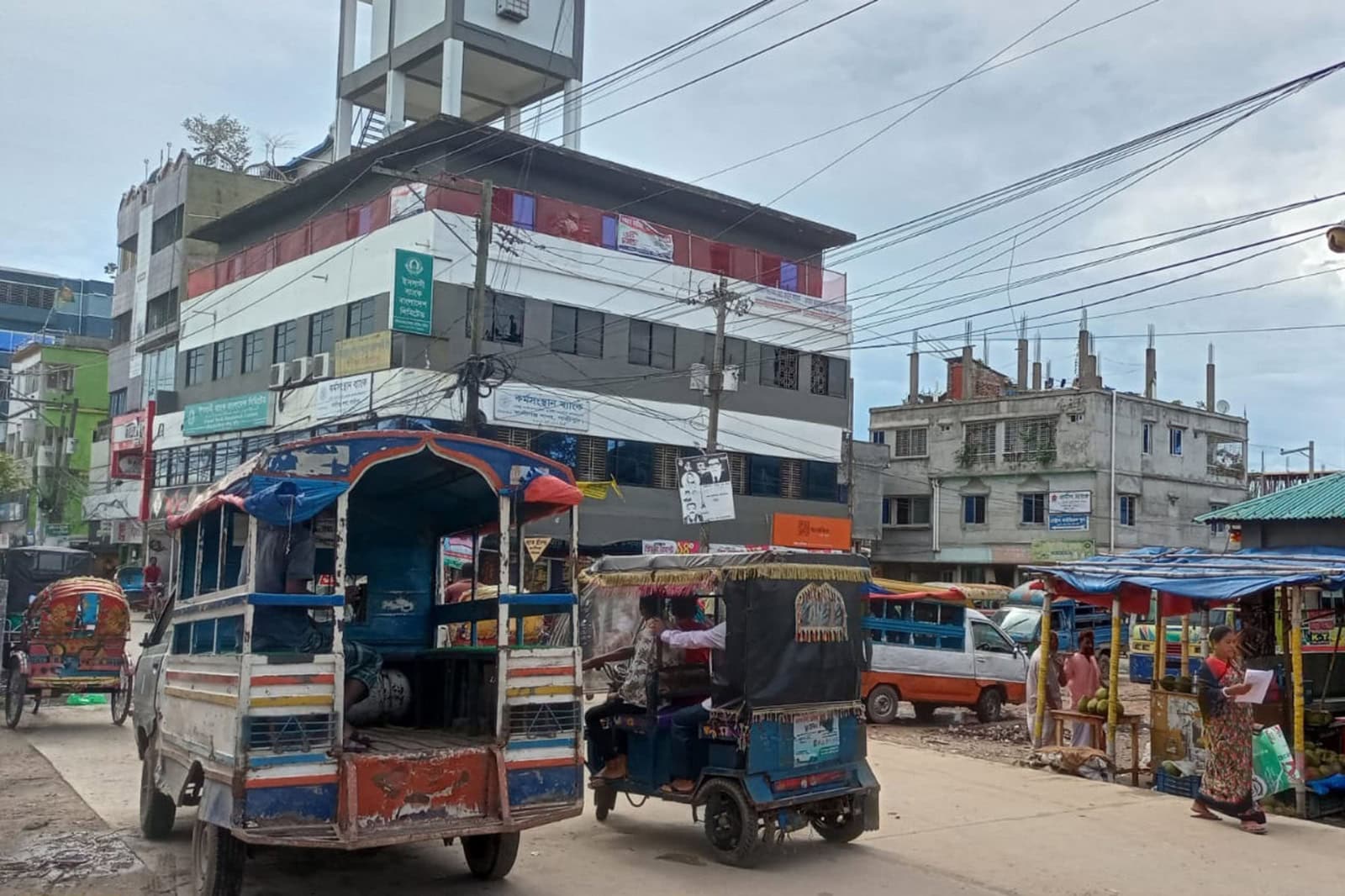 কালীগঞ্জ টু ঢাকা সরাসরি বাস সার্ভিস না থাকায় জন ভোগান্তি