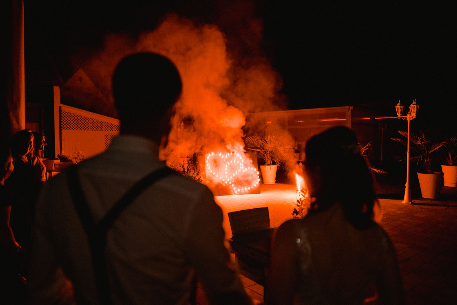 Brennendes Herz im Garten Hotel Grabinger