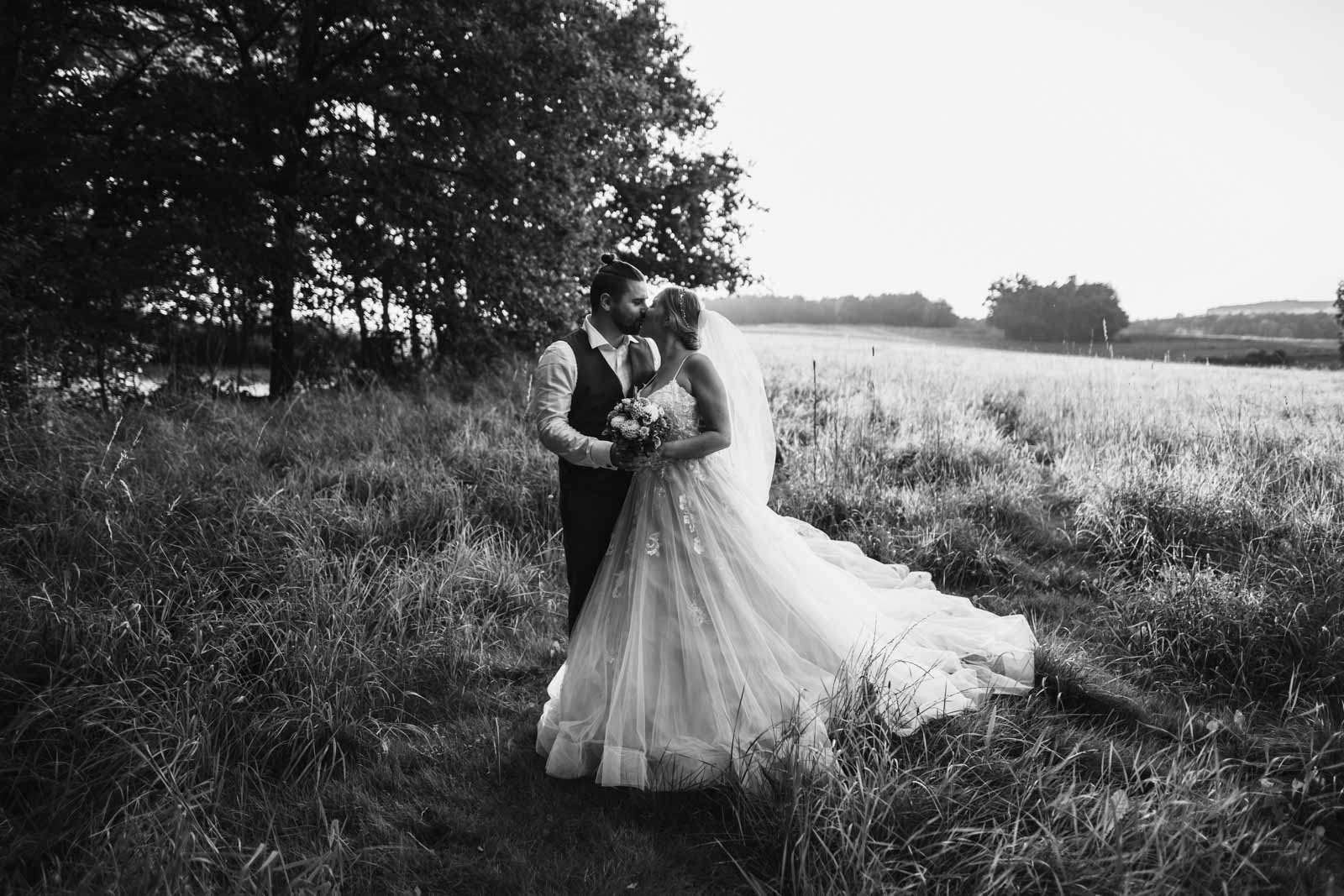 Kuss in Schwarz Weiß