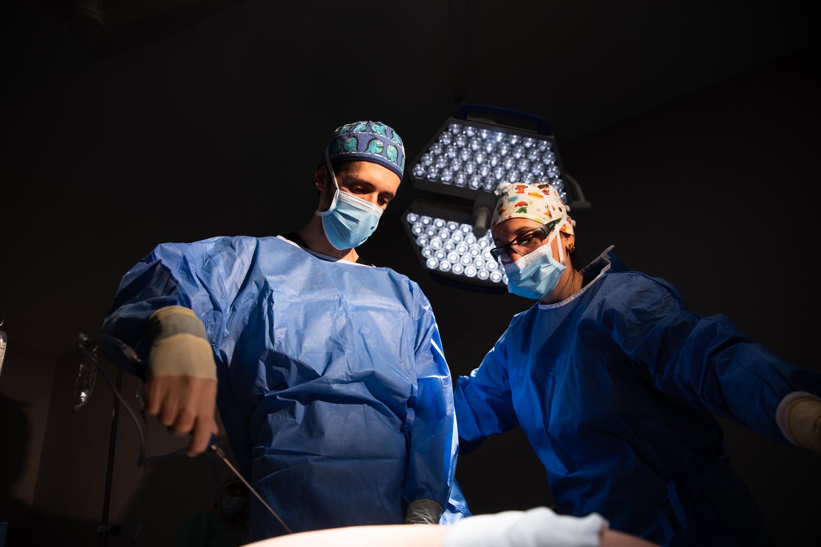 Surgical team of the lipedema unit at Clínica Fontana during an operation
