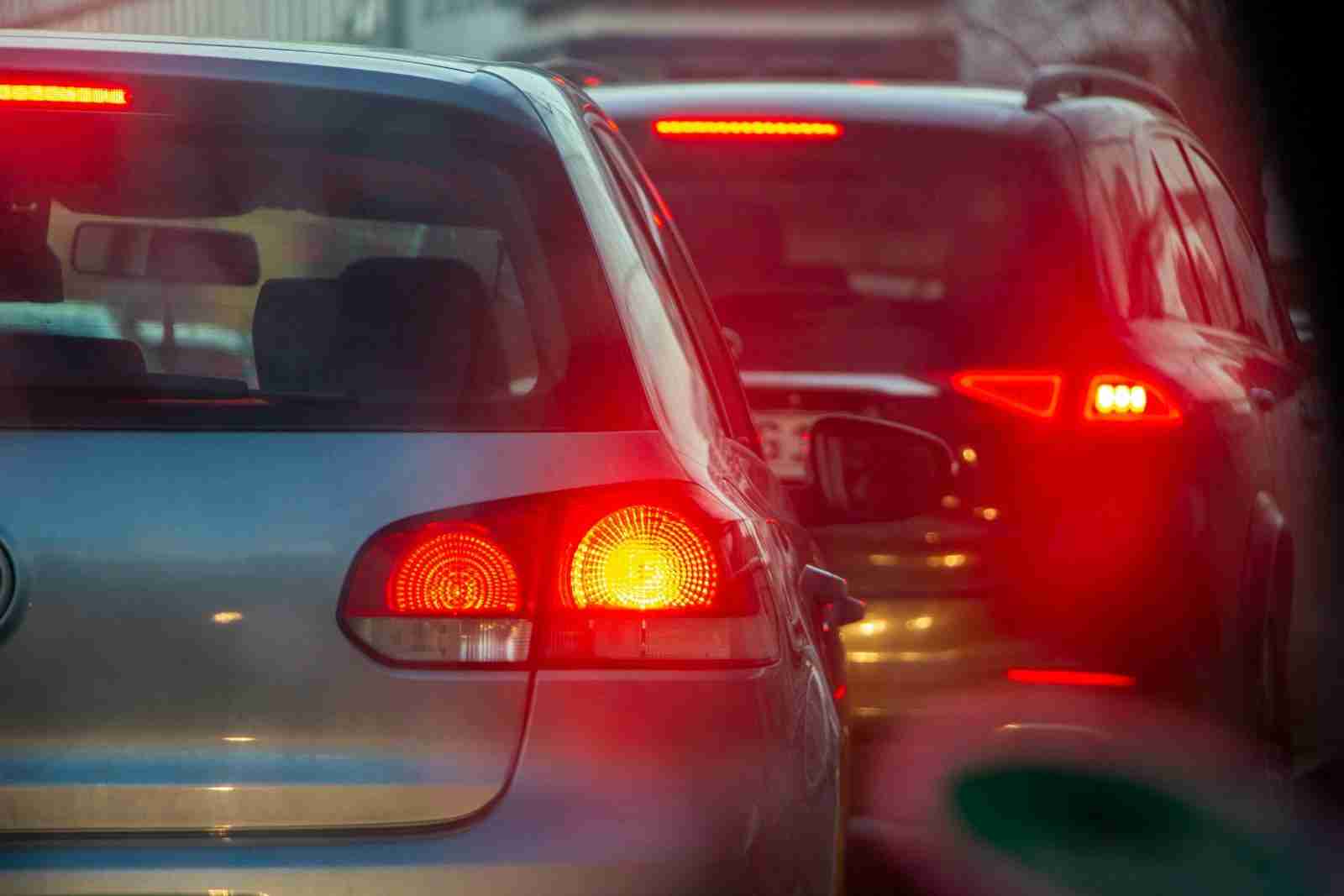 Cars backed up in heavy traffic on a multi-lane highway, the daily commute a trauma therapist near me often hears about.