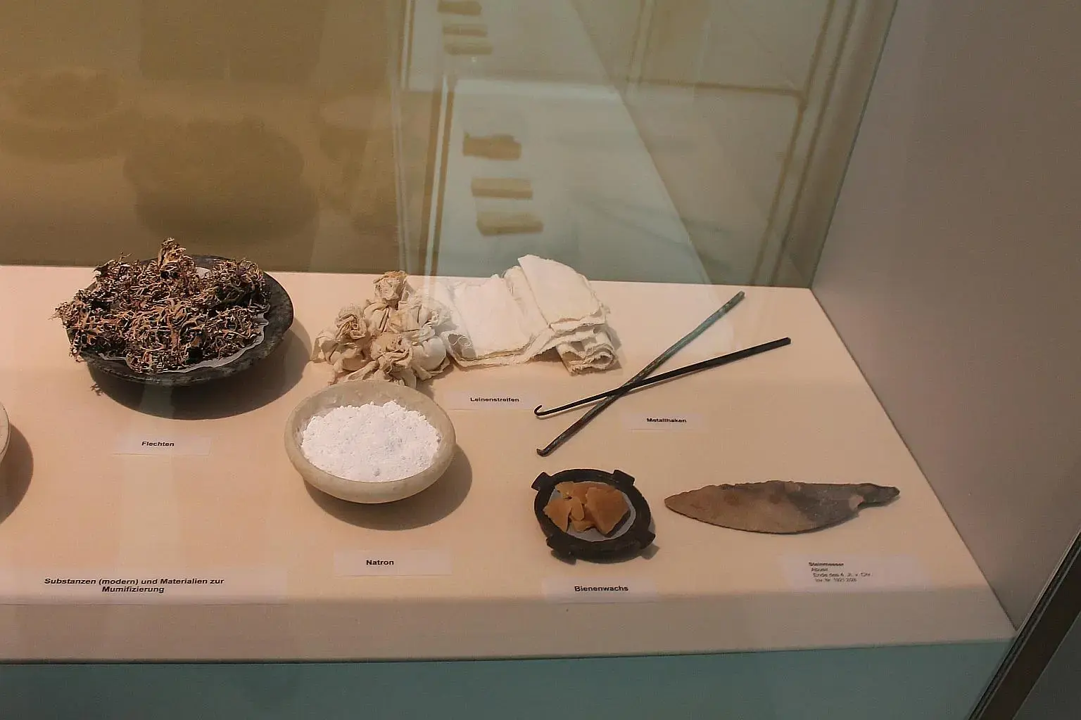 Natron linen resins and materials used in ancient Egyptian mummification