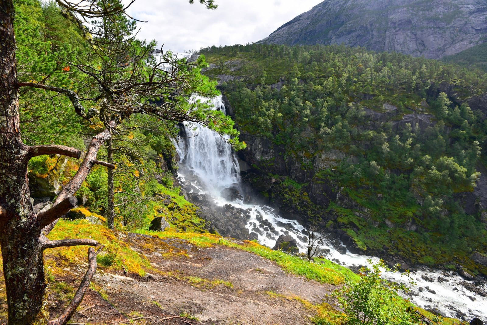 Kinsovalley_waterfall