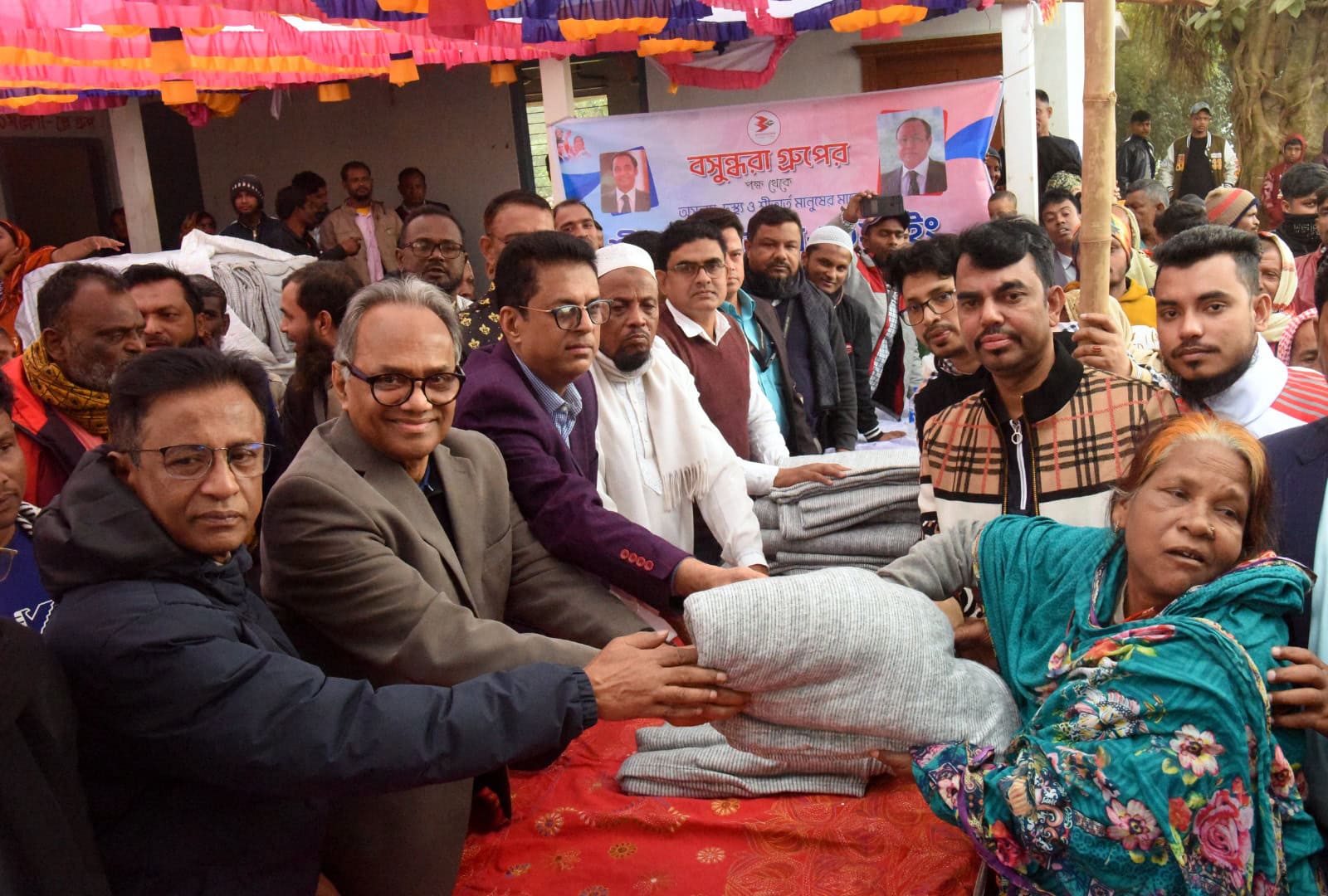 রূপগঞ্জের নাওড়ায় অসহায় শীতার্তদের মাঝে বসুন্ধরা গ্রুপের কম্বল   বিতরণ
