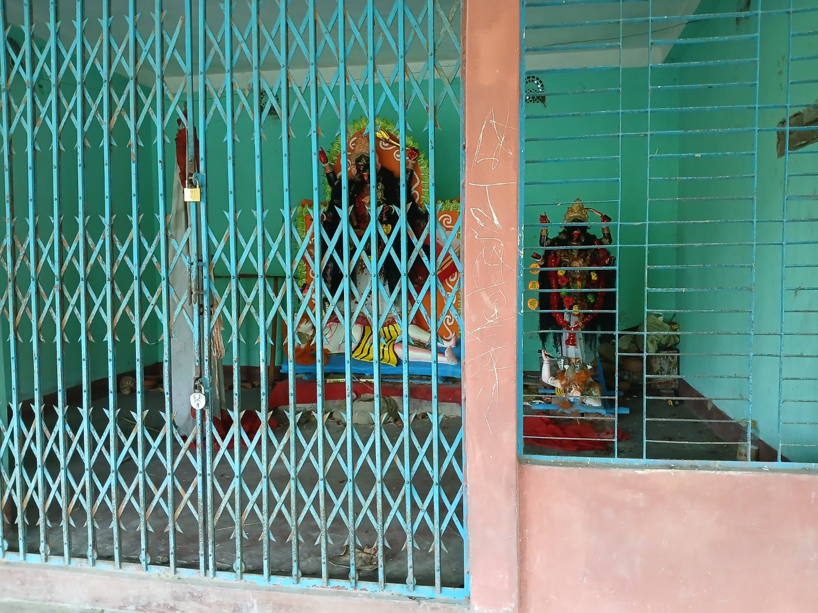কুষ্টিয়ায় মহাশ্মশানের শবদেহ স্নান ঘরের তালা ভেঙে চুরি